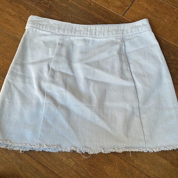 great conditons wonens skirt with buttons - Picture 2 of 5